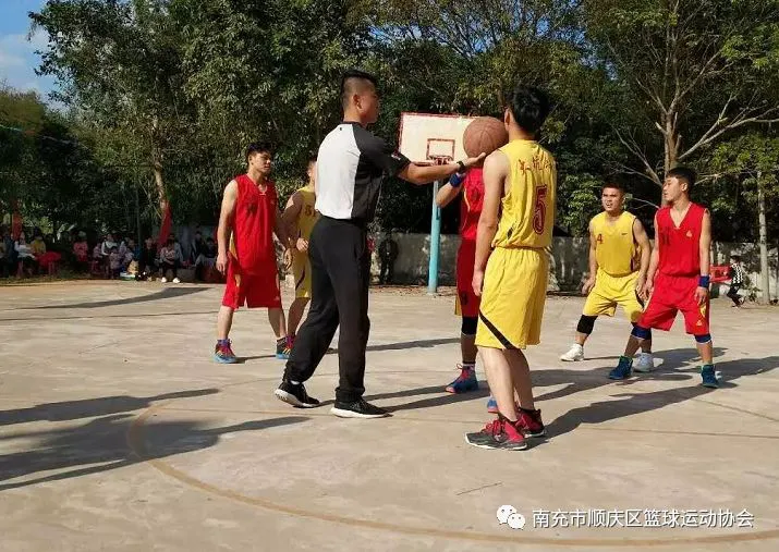 中考篮球技巧训练方法_0